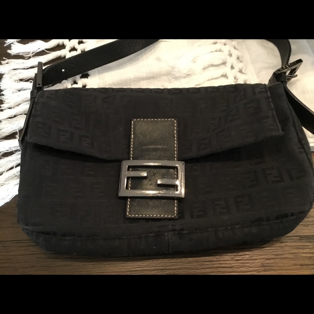 FENDI Small Shoulder Bag - Authentic
